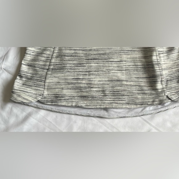Lululemon Runderful Long Sleeve - Size 10 White/Gray - Picture 12 of 13